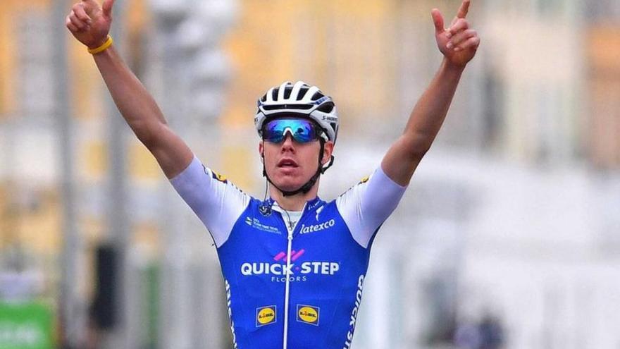Espectacular victoria de David de la Cruz y liderato en la Vuelta al País Vasco