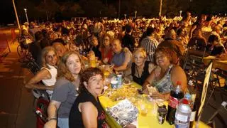 Vila-real reivindica el sopar a la fresca més festiu amb 1.600 veïns a la plaça de la Maiorasga