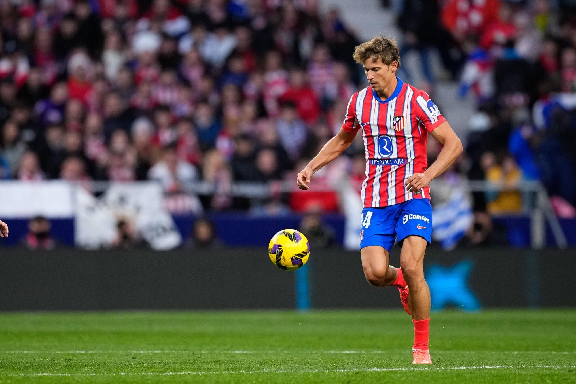 Marcos Llorente of Atletico de Madrid in action during the Spanish League, LaLiga EA Sports, football match played between Atletico de Madrid and CA Osasuna at Riyadh Air Metropolitano stadium on January 12, 2025, in Madrid, Spain. AFP7 12/01/2025 ONLY FOR USE IN SPAIN. Oscar J. Barroso / AFP7 / Europa Press;2025;SOCCER;SPAIN;SPORT;ZSOCCER;ZSPORT;Atletico de Madrid v CA Osasuna - LaLiga EA Sports;