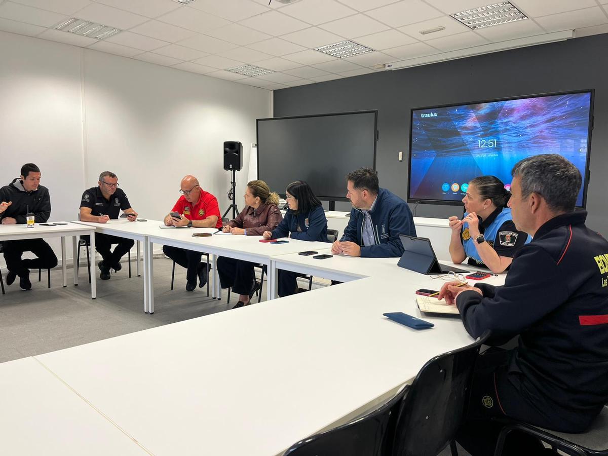 La alcaldesa Carolina Darias preside una segunda reunión de coordinación de los servicios municipales.