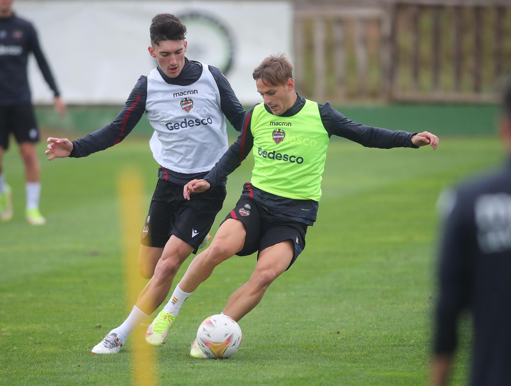 Así ha sido el entrenamiento del Levante UD en el Saler