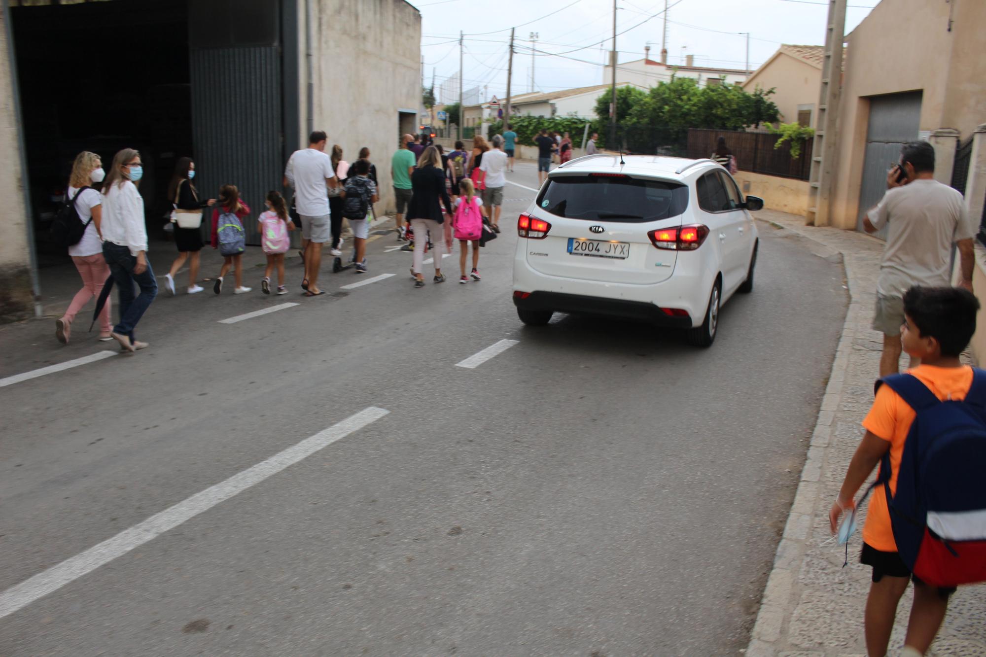 La comunidad educativa del colegio Pedra Viva de Binissalem exige caminos seguros