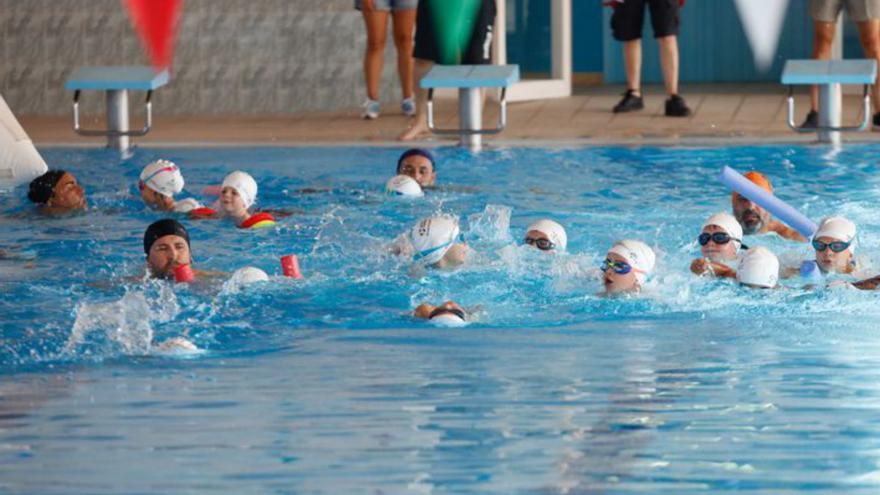 Una de las pruebas de natación celebradas en el Trikids de Santa Gertrudis 2023.