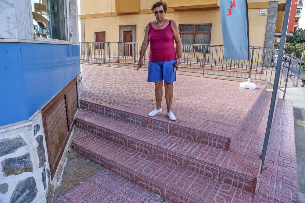 Deficiencias en accesos a la playa del Acequión