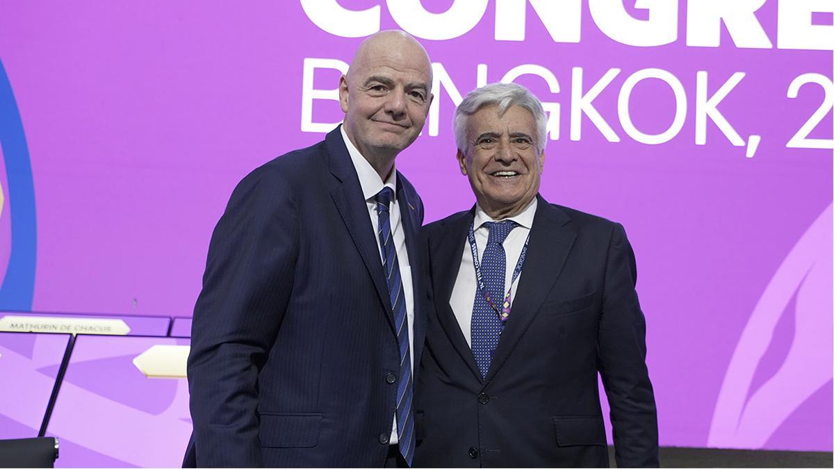 Pedro Rocha, junto con Infantino, presidente de la FIFA