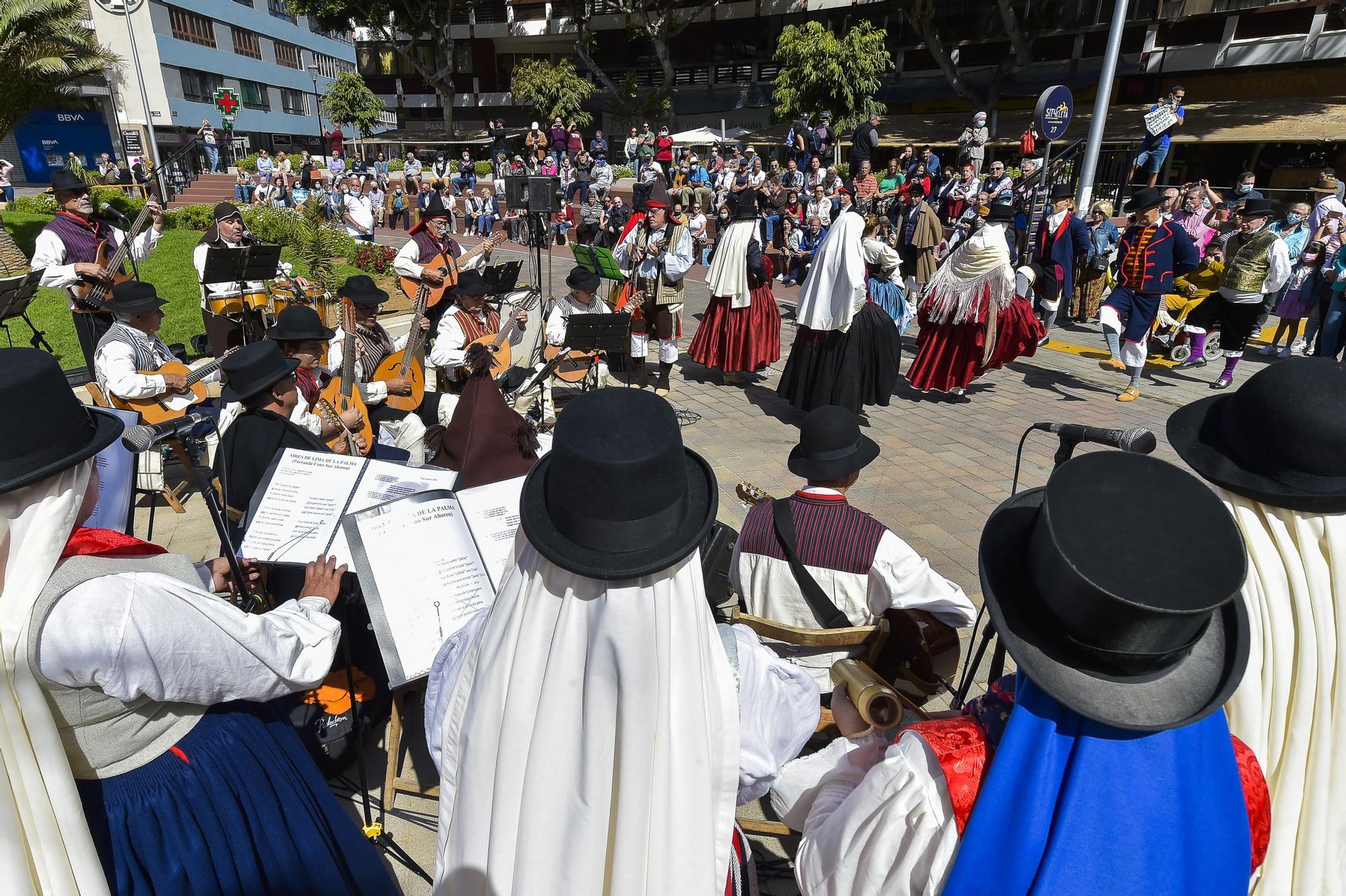 Folklore canario en la Plaza de España