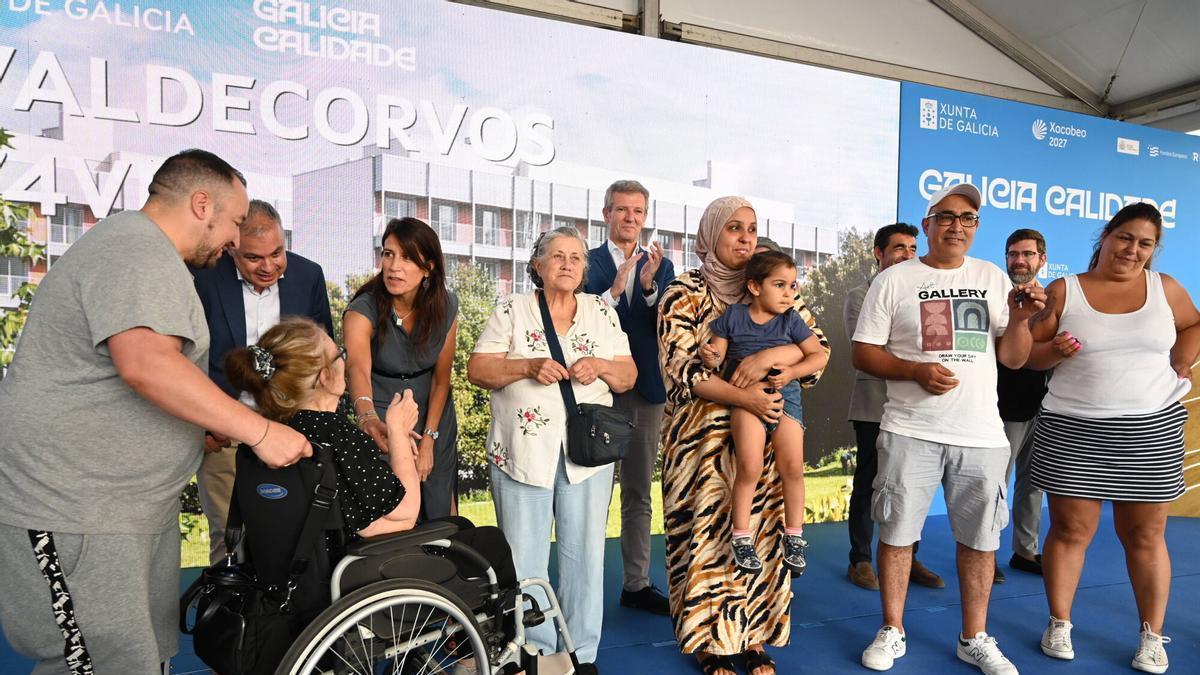 Impulso a Valdecorvos con la entrega de las primeras 74 viviendas públicas