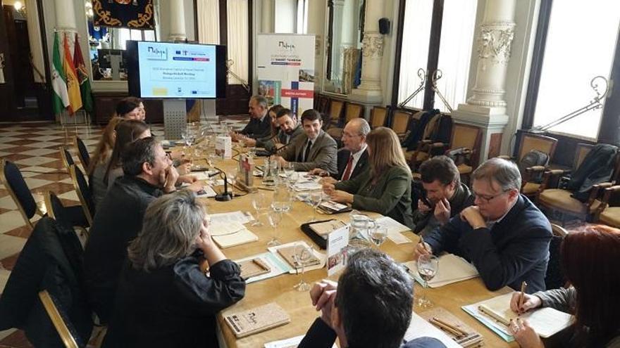 Imagen de la reunión celebrada hoy en el Salón de los Espejos.