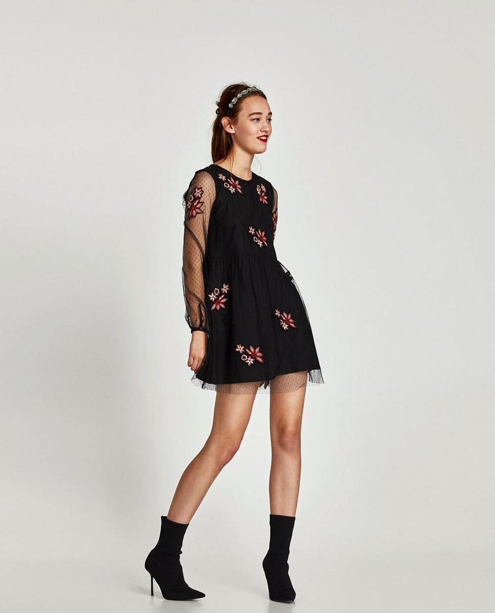 Vestido de plumeti de Zara TRF (Precio: 39,95 euros)