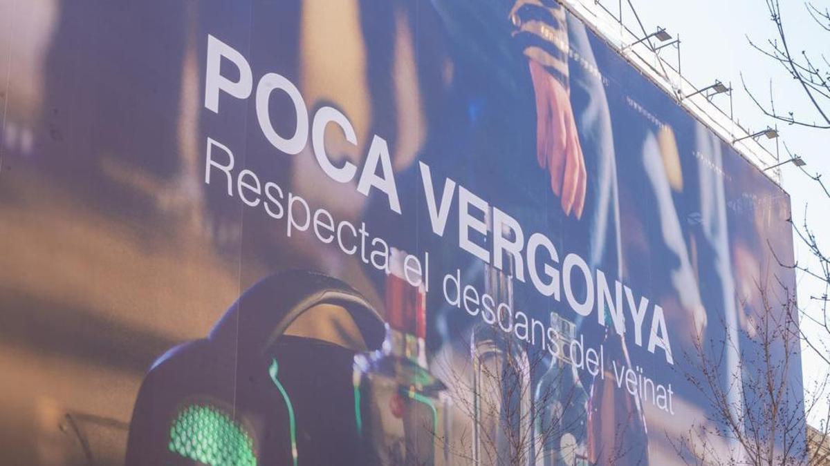 Barcelona lanza 'Poca Vergonya', la campaña que señala a los incívicos en la calle