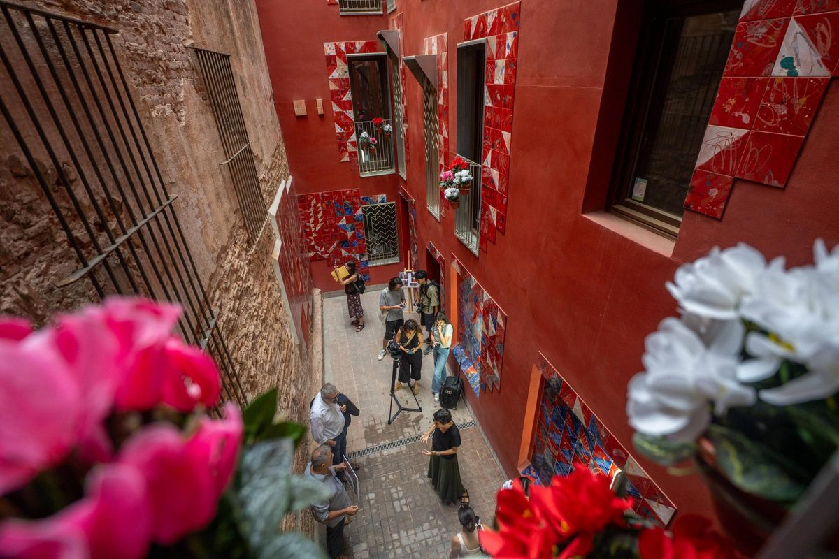 Así ha quedado una finca histórica del Raval rehabilitada como vivienda pública