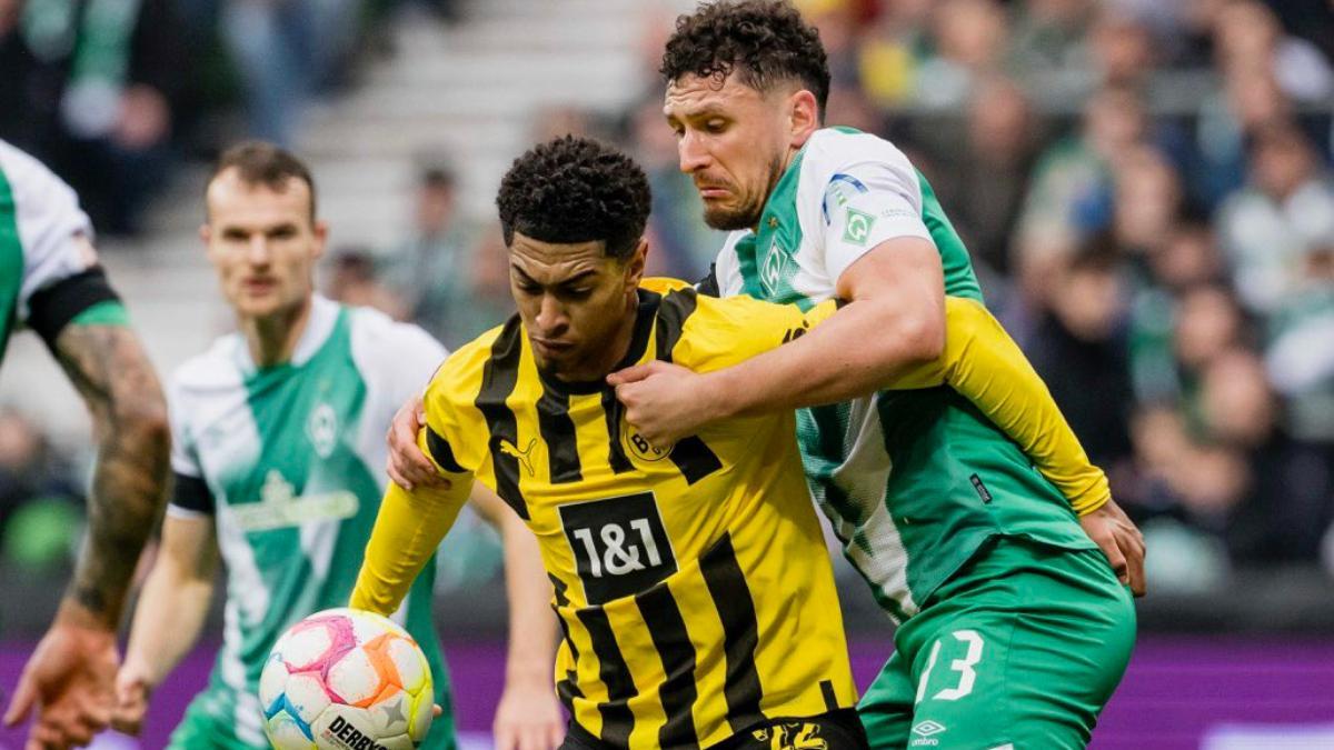 Bellingham protege el balón contra el Werder Bremen