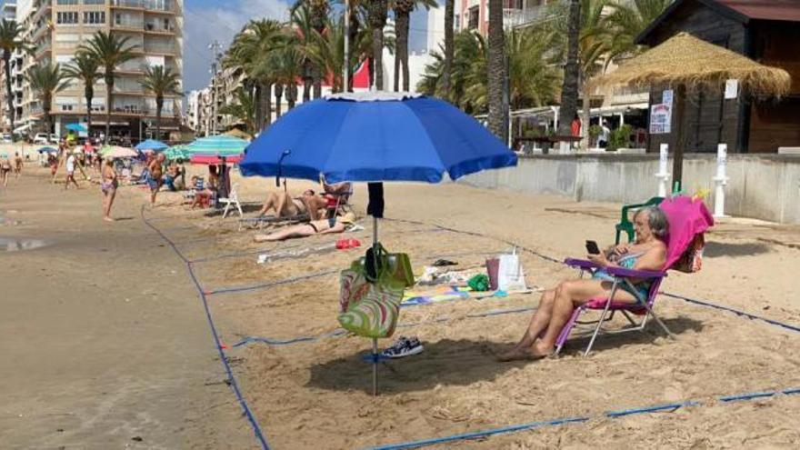 Primer día de apertura de las playas de Torrevieja tras la crisis del coronavirus