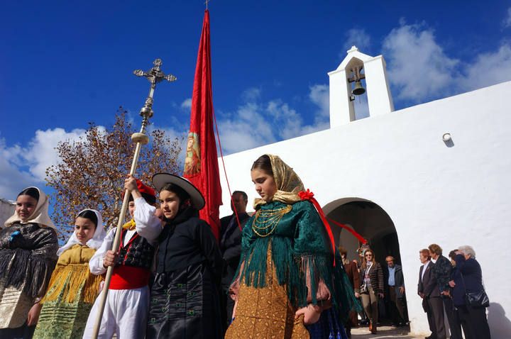 Santa Agnès se viste de gala hoy para celebrar su día grande, con la tradición y la música disco como principales protagonistas.