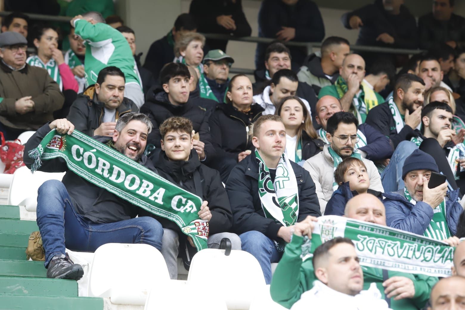 Córdoba CF-Racing de Santander | Las imágenes de la afición blanquiverde en El Arcángel