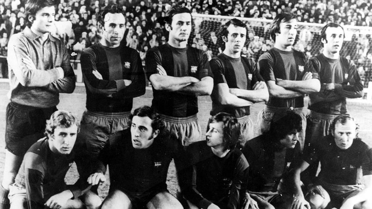 El famoso equipo del 0-5 de 1974: Mora, Rifé II, Torres, De la Cruz, Costas, Juan Carlos, Rexach, Asensi, Cruyff, Sotil y Marcial