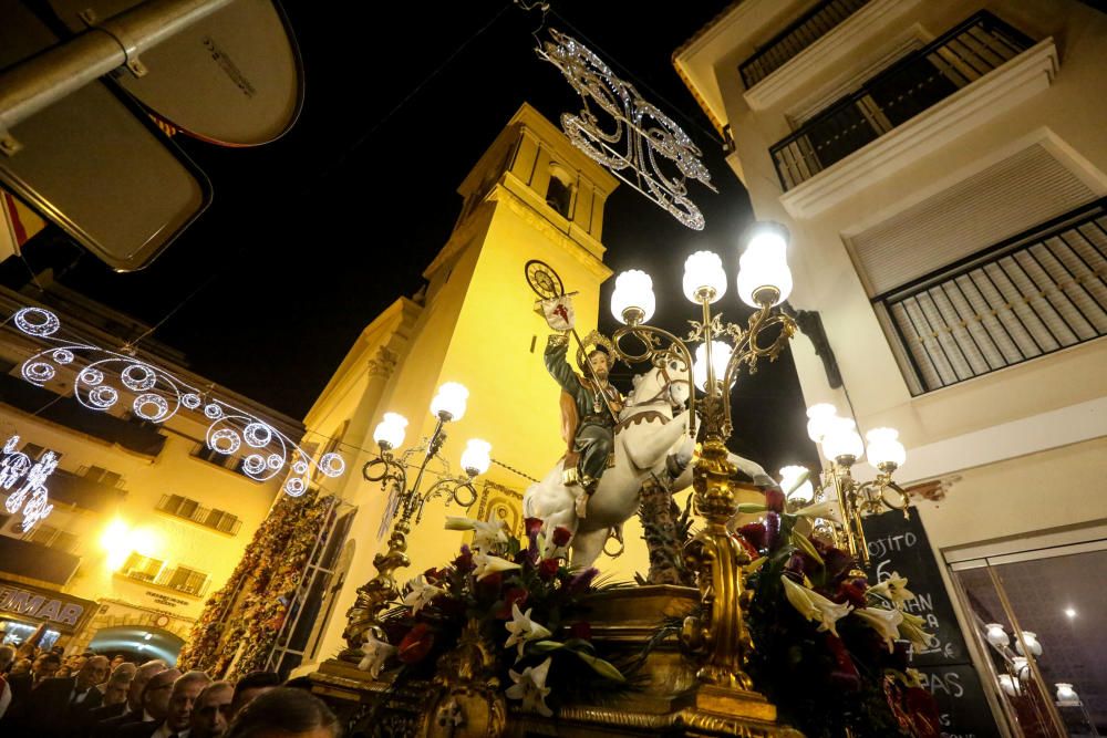 Varios momentos de la procesión que se celebró en honor al apóstol en Benidorm.