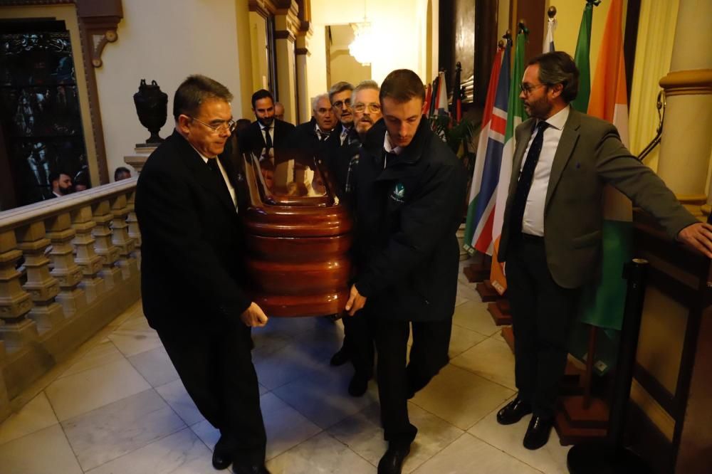 Capilla ardiente de Eugenio Chicano en el Ayuntamiento de Málaga.