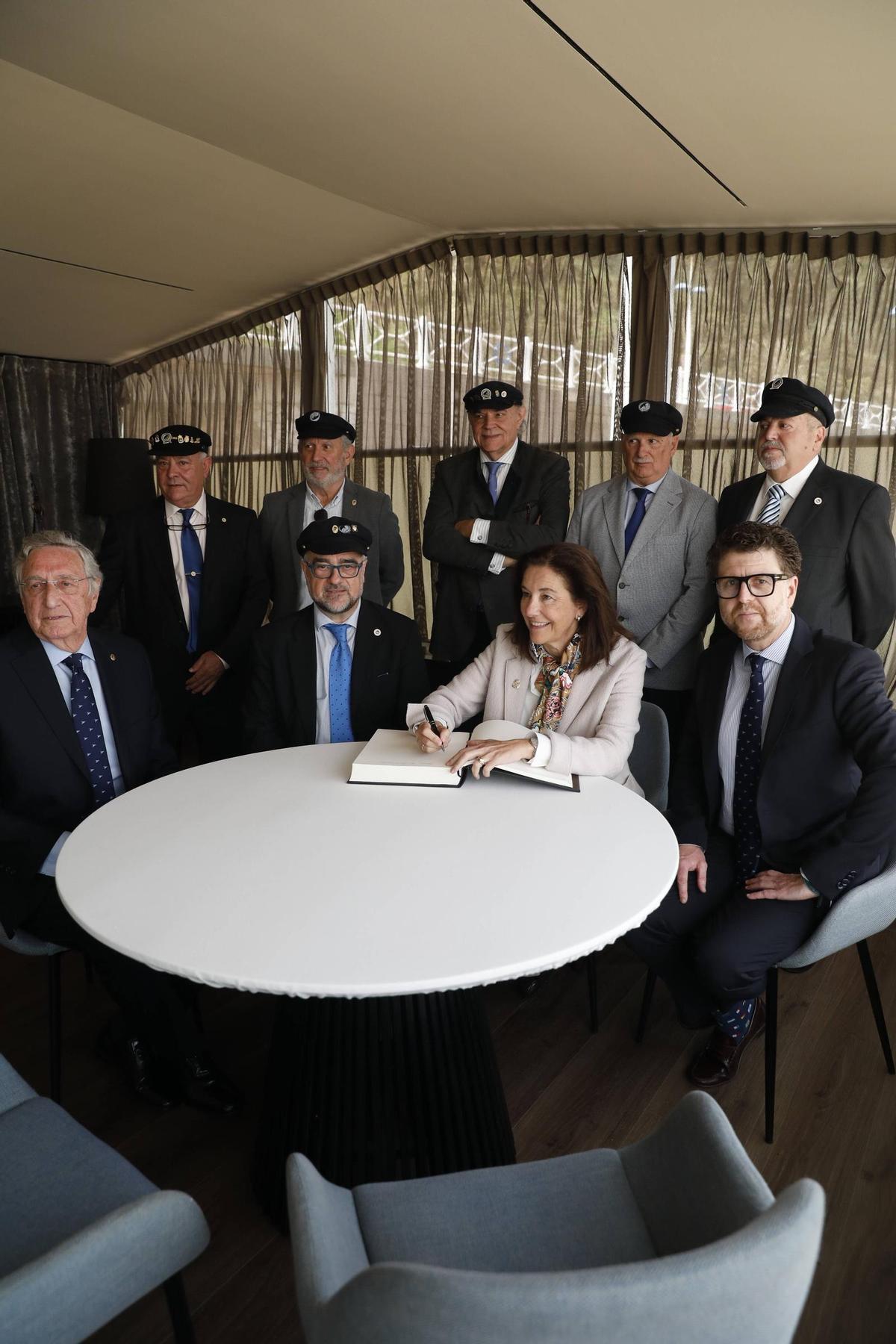 EN IMÁGENES: Así ha sido la entreda de la "Llámpara natural" a la empresa Alvargonzález Ership