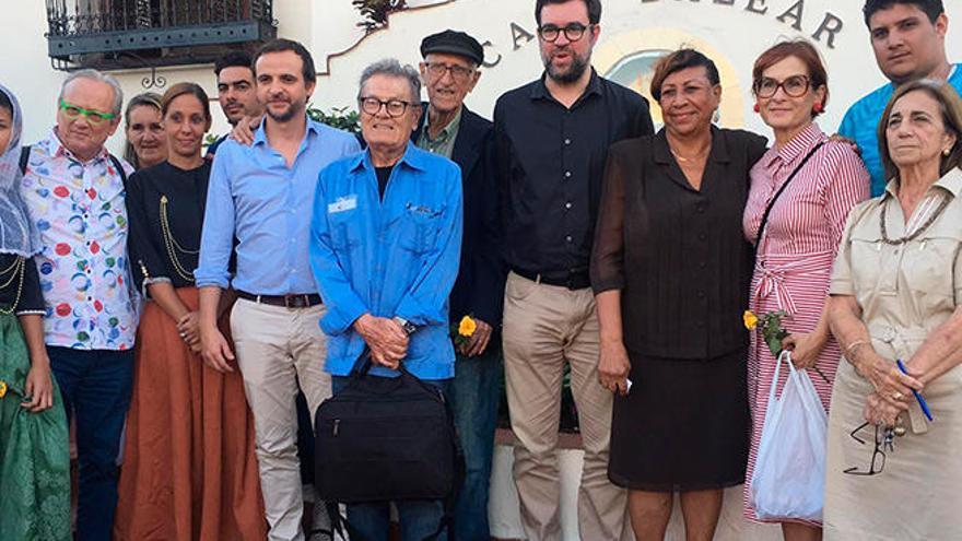 Antoni Noguera y Llorenç Carrió con representantes de la Casa Balear