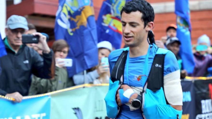 Kilian Jornet no té límits: Guanya una cursa corrent 100 km amb l&#039;espatlla dislocada