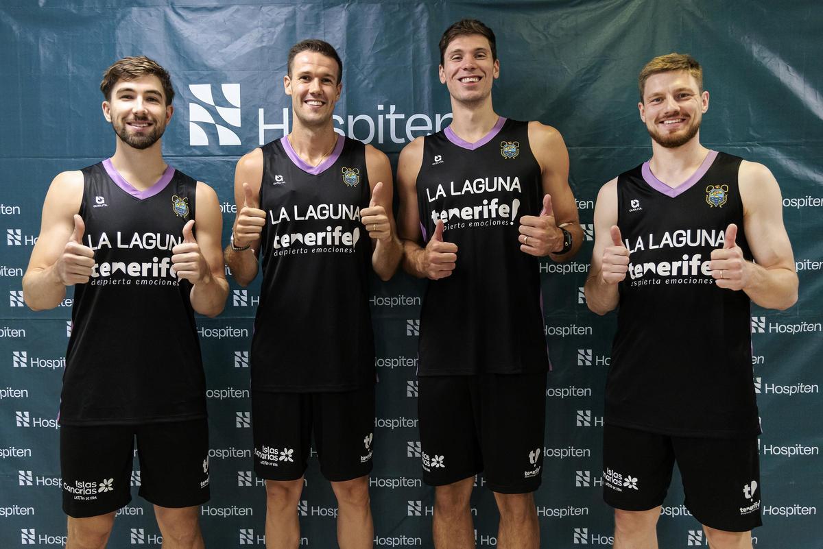 De izquierda a derecha: Van Beck, López-Arostegui, Ethan Happ y Kurucs.