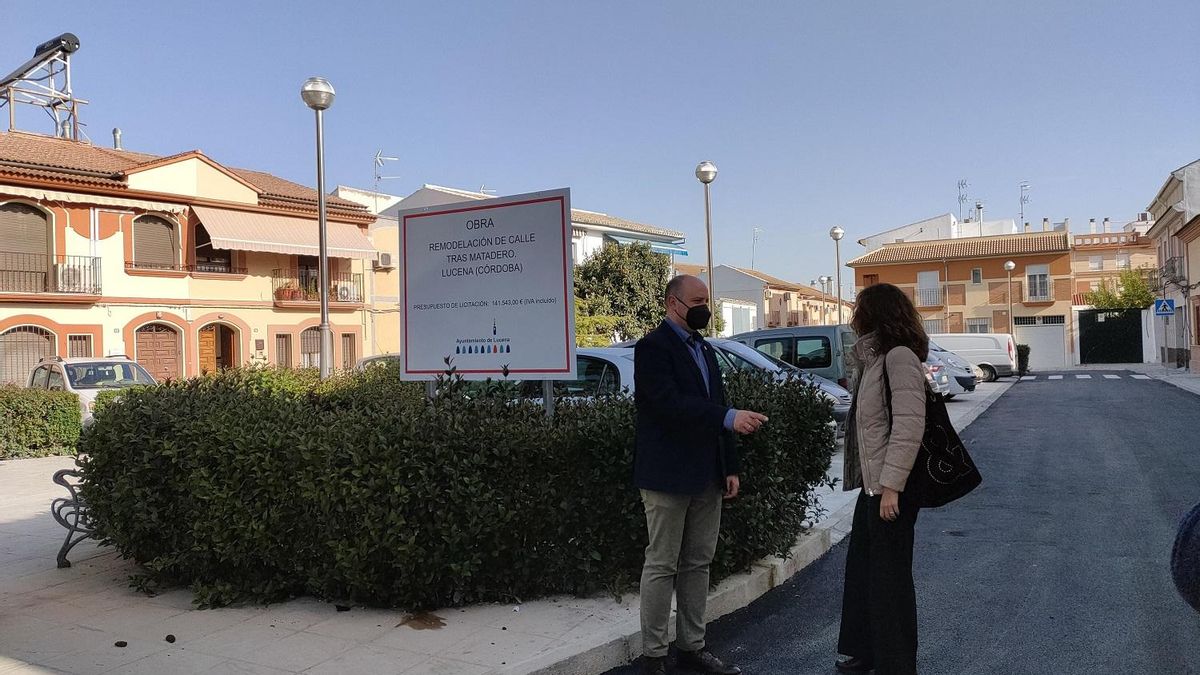 Las autoridades supervisan las obras ejecutadas en la zona de Trasmatadero de Lucena.