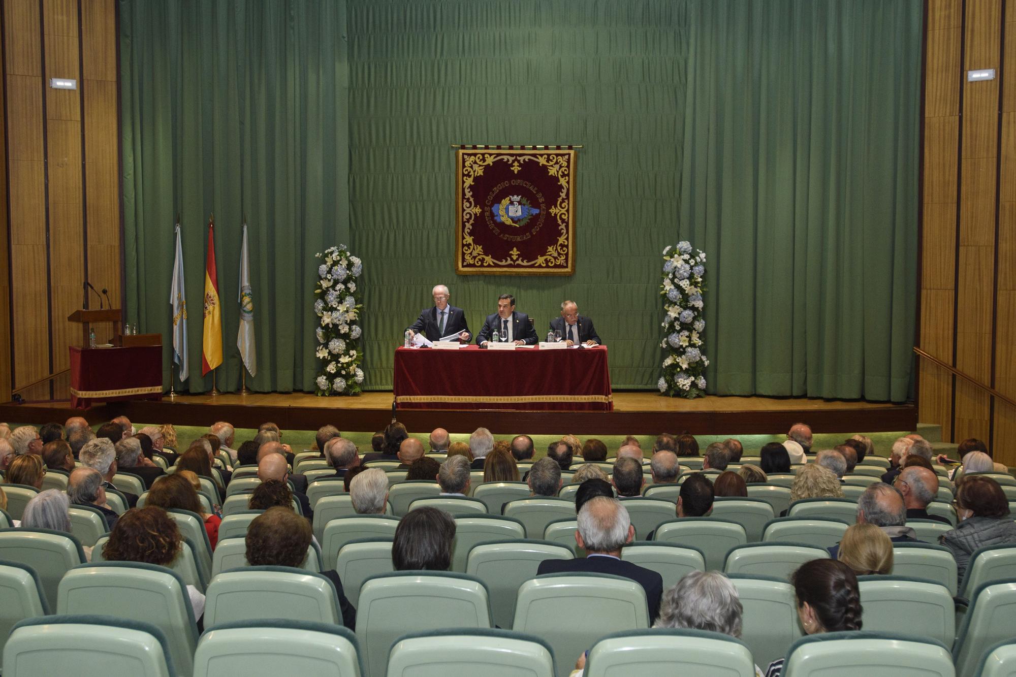 En imágenes: homenaje a los 125 médicos jubilados este año en Asturias