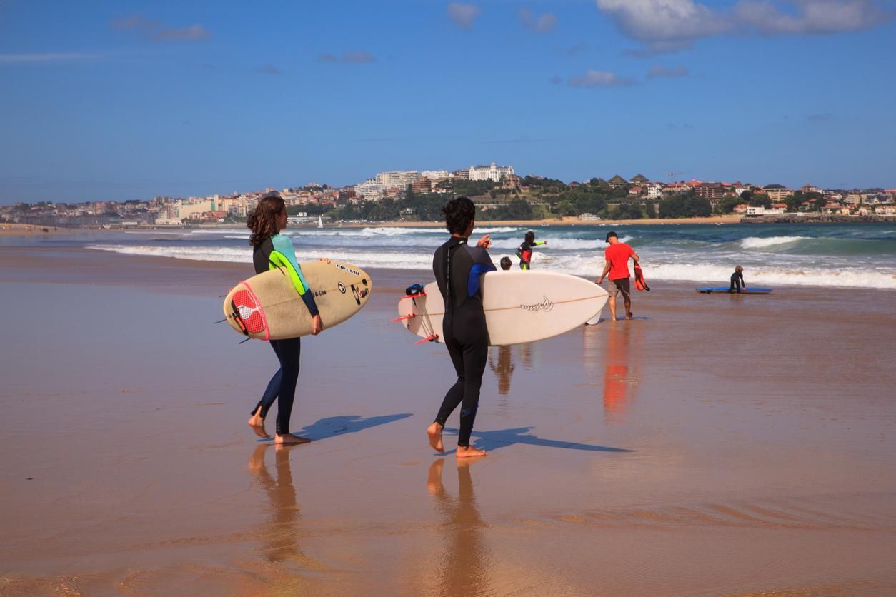 Playa de Somo, al fondo Santander