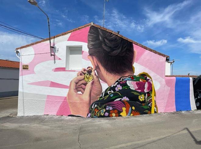 Salorino convierte sus calles en una galería de arte urbano con murales de la Reserva de la Biosfera