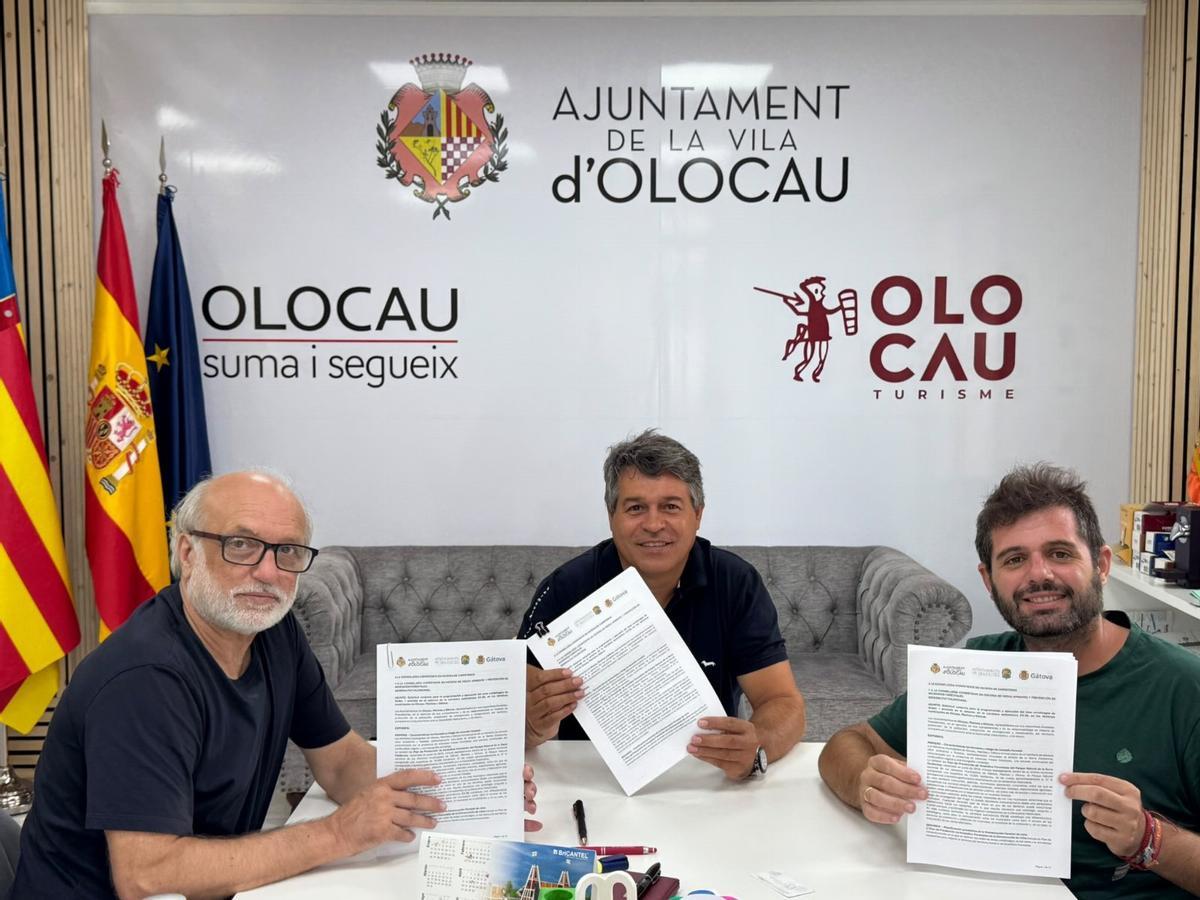 Los alcaldes de Gàtova, Marines y Olocau en la imagen que distribuyeron el 20 de agosto por la mañana, horas antes del incendio, para reivindicar el cortafuegos de la CV-25.