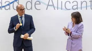 Medalla de oro de la UA para Manuel Palomar, el rector que urbanizó el campus oeste y solicitó la acreditación de Medicina
