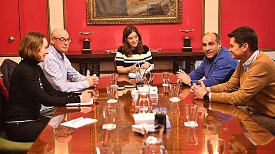 Familias del Curros Enríquez se movilizan por la ampliación del comedor