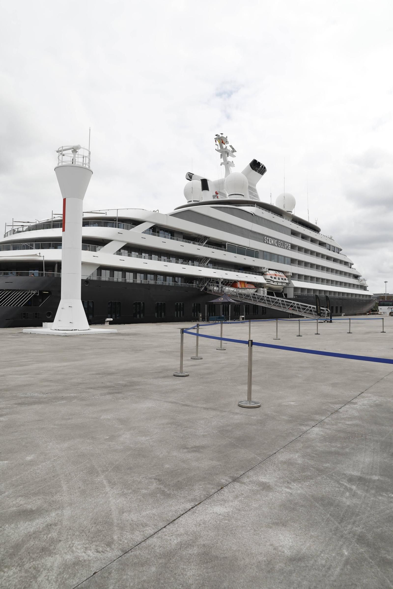EN IMÁGENES: El impresionante crucero de lujo "Scenic Eclipse" en Avilés