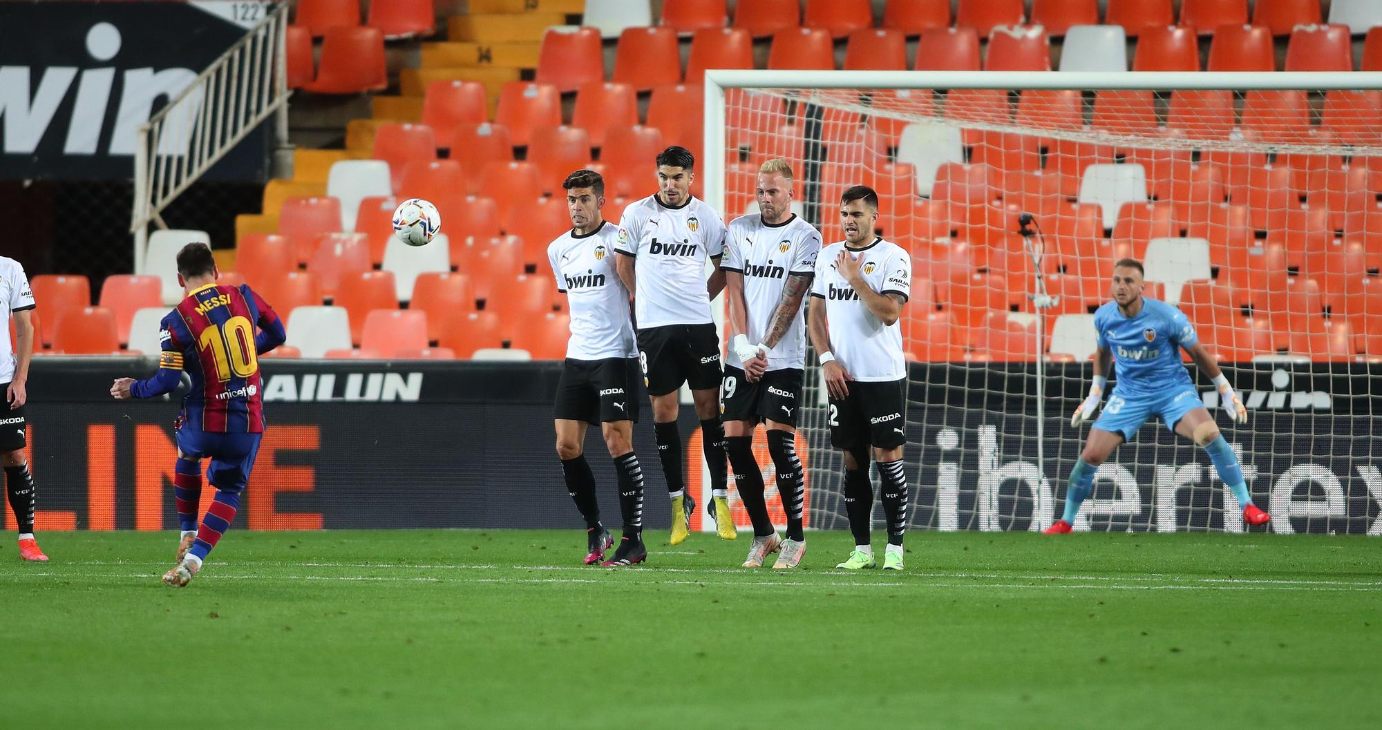 Todas las imágenes del partido entre el Valencia CF y el Barcelona