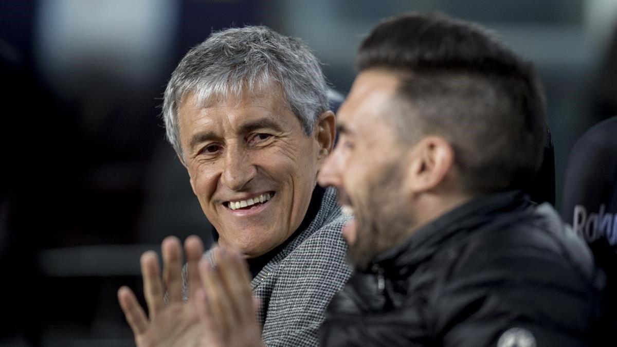 Quique Setién y Eder Sarabia, durante el partido contra el Granada.