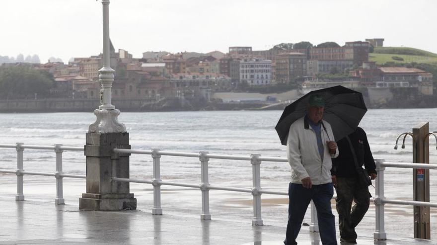 Cielos nubosos y lluvias débiles en el primer sábado de julio en Asturias