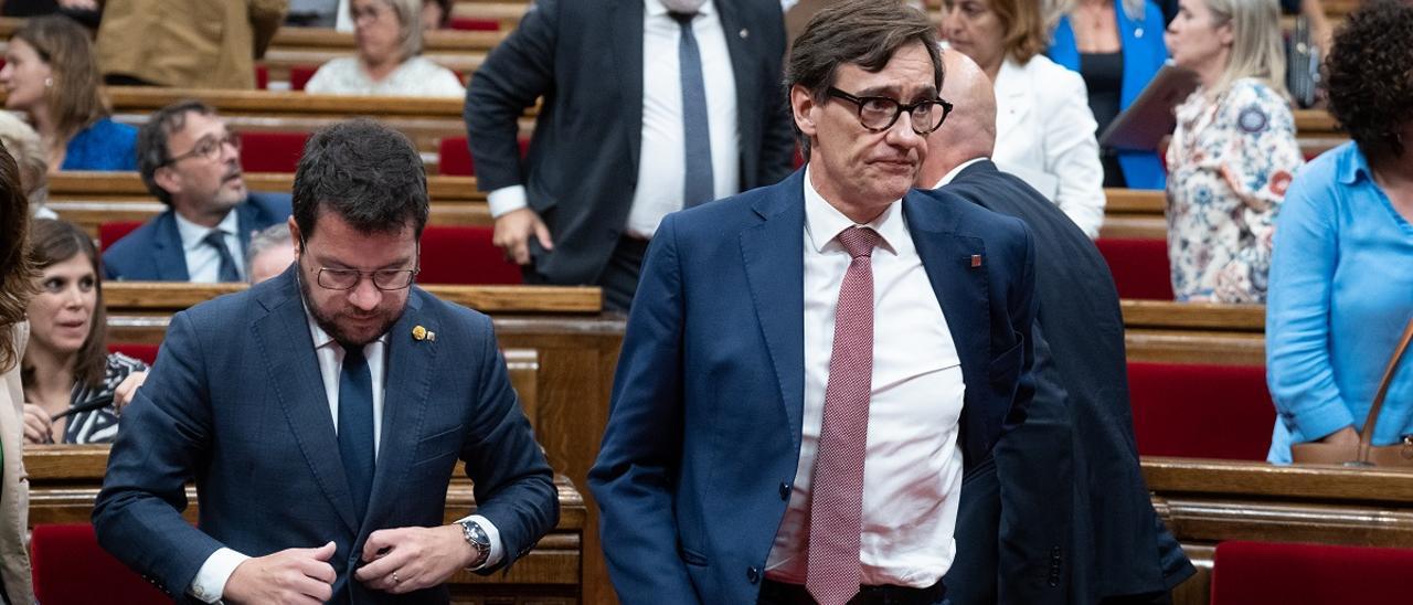 Salvador Illa, Pere Aragonès y Albert Batet, durante un pleno del Parlament