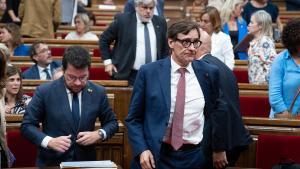 Salvador Illa, Pere Aragonès y Albert Batet, durante un pleno del Parlament