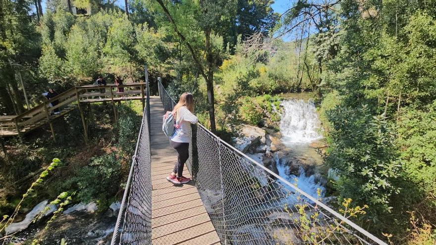 São João, el tesoro ribereño de cascadas, puentes colgantes y pasarelas de madera oculto en Ponte de Lima