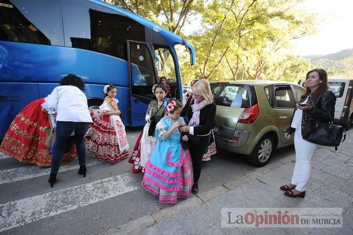 Ofrenda floral a la Virgen de las candidatas a Reina de la Huerta