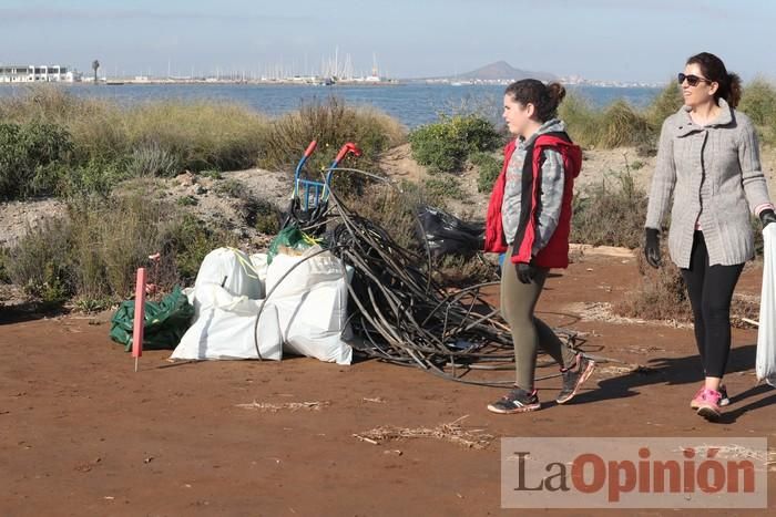 SOS Mar Menor retira dos toneladas de basura