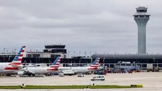 Una mujer muere en el aeropuerto de Chicago tras atraparla una cinta de recogida de equipajes