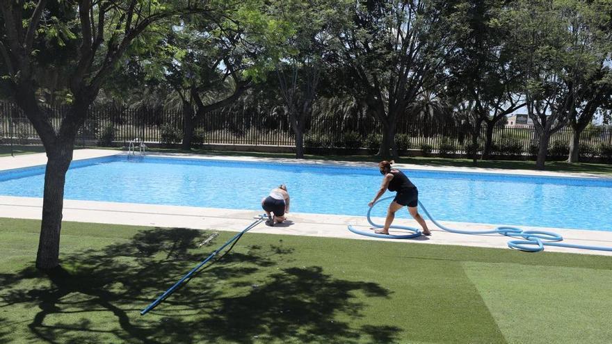 El Ayuntamiento de Elche contratará vestuarios prefabricados para las piscinas de Los Palmerales