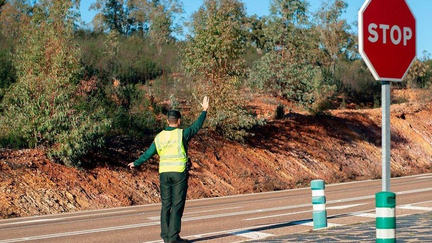 La Guardia Civil da el alto y extrema la vigilancia en la matrícula delantera: una sanción dura y 6 puntos de carnet