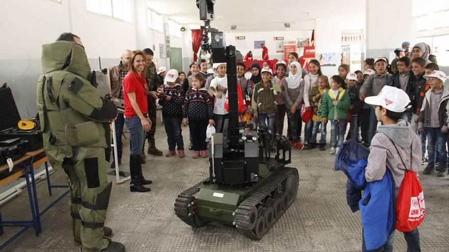 Militares cordobeses conciencian a los niños sobre los peligros de los artefactos explosivos