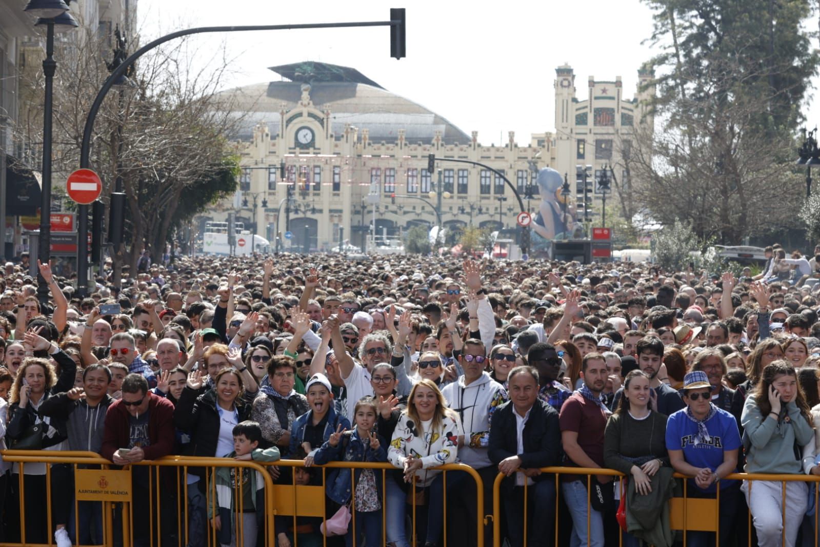 Llenazo en la Mascletà del 17 de marzo