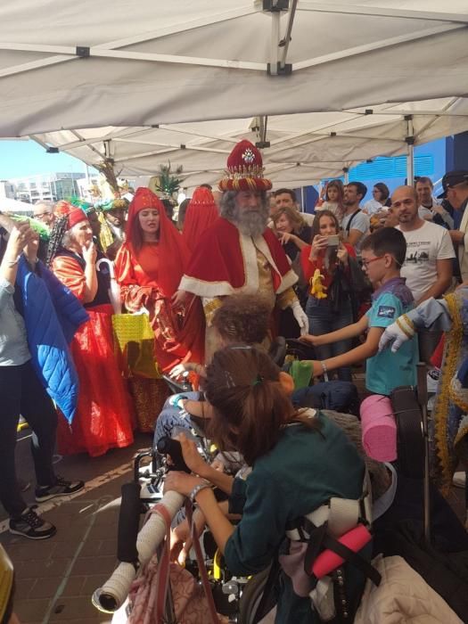 Los niños de Pequeño Valiente, con los Reyes Magos