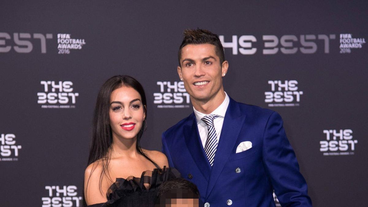 Cristiano Ronaldo, su hijo y Georgina Rodríguez en los premios 'The Best'