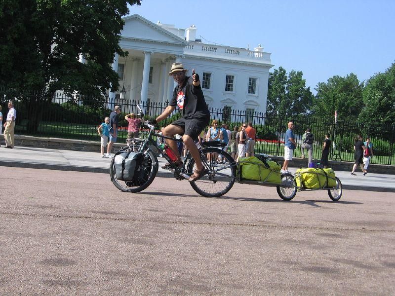 Omar Ruiz-Díaz recorre el mundo con su bicicleta